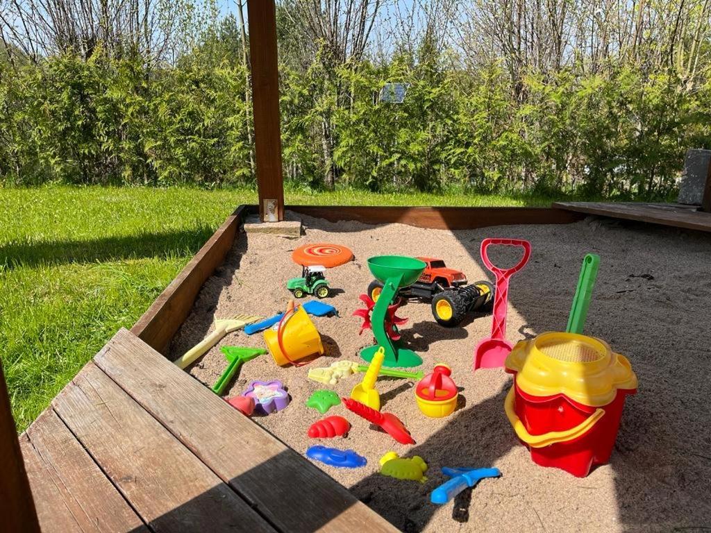Domek Z Kominkiem Nad Jeziorem Z Jacuzzi Ogrodowym Sumowo  エクステリア 写真