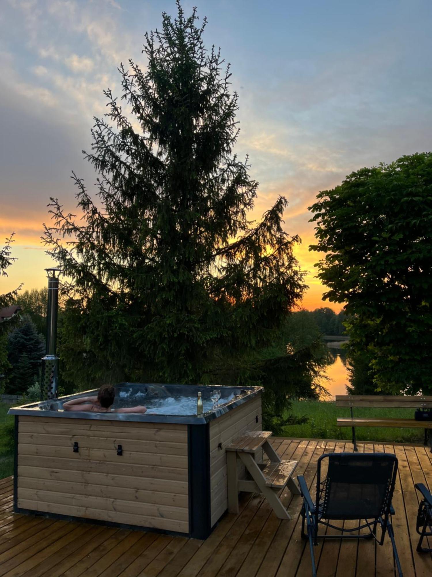 Domek Z Kominkiem Nad Jeziorem Z Jacuzzi Ogrodowym Sumowo  エクステリア 写真