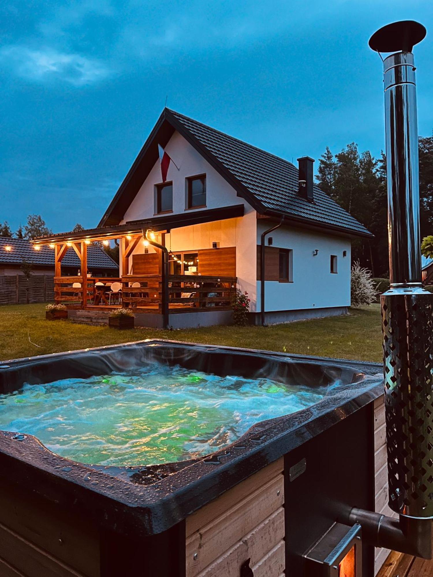 Domek Z Kominkiem Nad Jeziorem Z Jacuzzi Ogrodowym Sumowo  エクステリア 写真